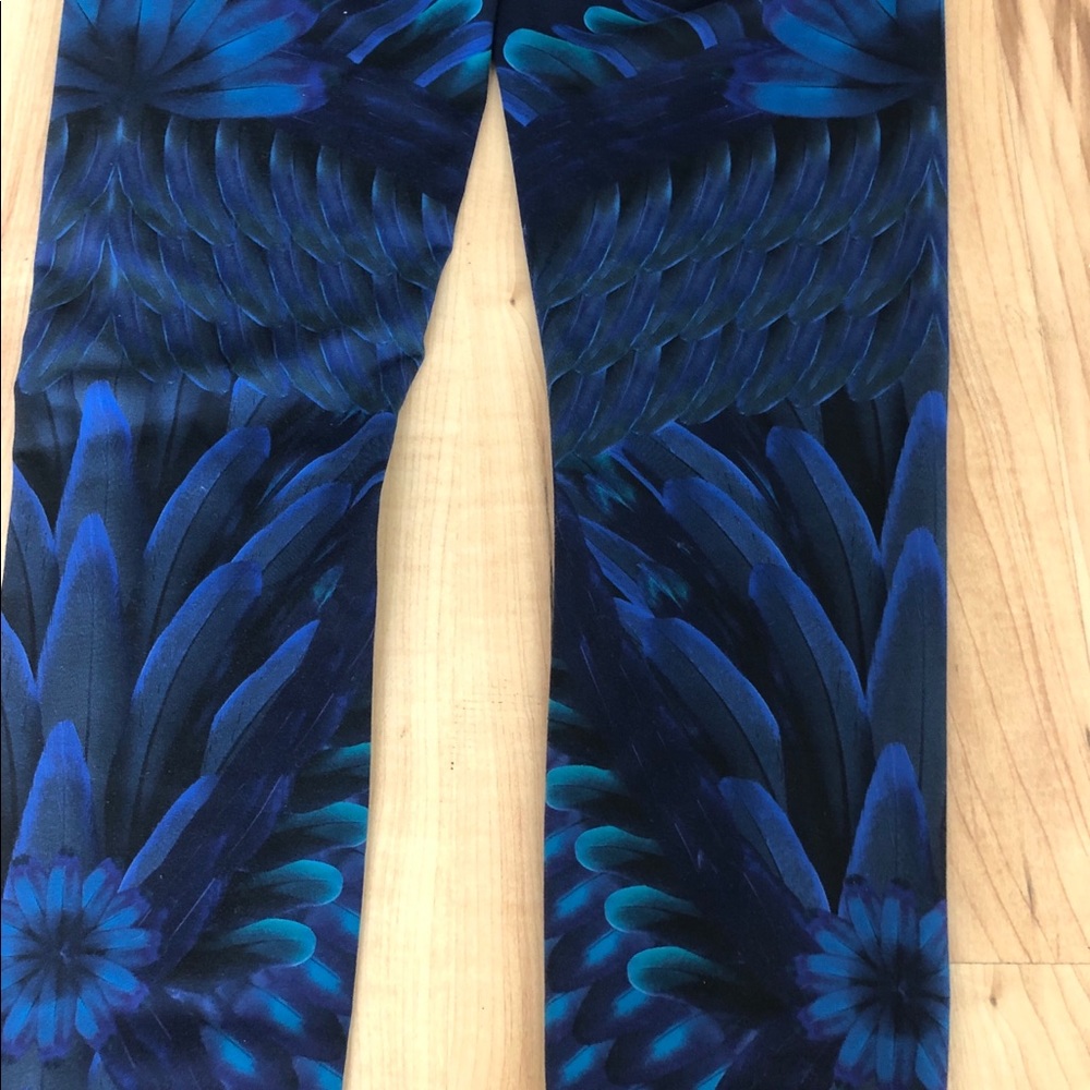 ALO yoga peacock leggings - Picture 4 of 5
